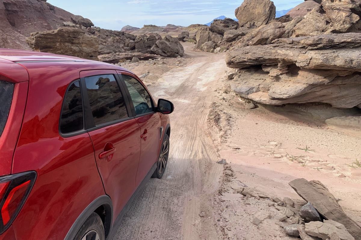 Mietwagen auf einer Dirt Road