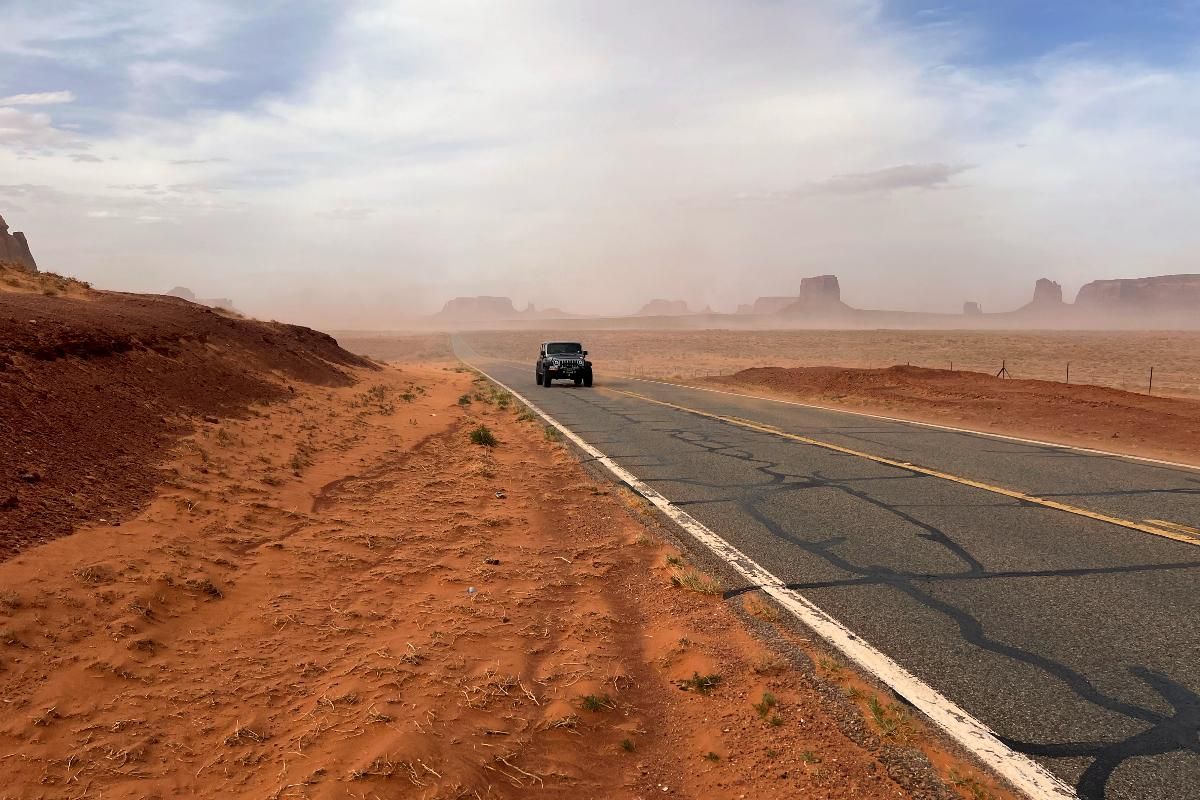 Highway 163 zwischen Kayenta und Monument Valley